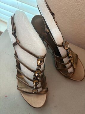 Never Worn Kenneth Cole Reaction Bronze Strappy Gemstone Heels